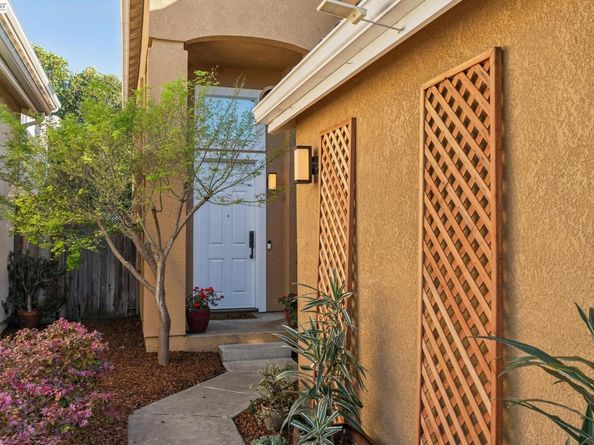 321 Ratto Rd, Alameda CA 94502