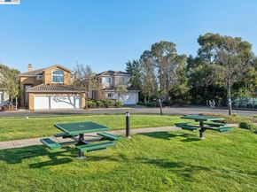 321 Ratto Rd, Alameda CA 94502