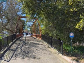 1743 Carmel Dr 23, Walnut Creek CA 94596