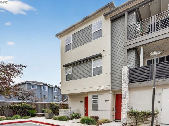 411 Rhythm Ln, Hayward CA 94544