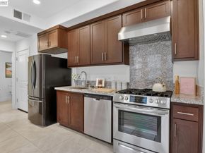 411 Rhythm Ln, Hayward CA 94544