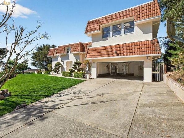 10565 Englewood Drive, Oakland CA 94605