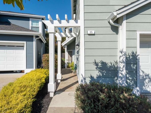 35 Southwind Cir, Richmond CA 94804