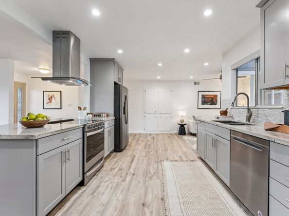 885 Tara Hills Dr, Pinole CA 94564