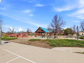 9740 Linnet Ct, Gilroy CA 95020