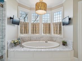 62 Farragut Ave, Piedmont CA 94610