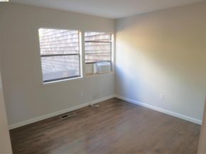 10 Sereno Cir, Oakland CA 94619