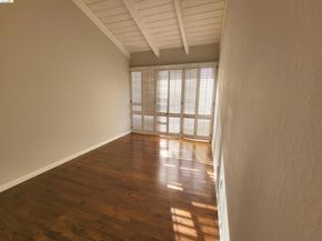 10 Sereno Cir, Oakland CA 94619