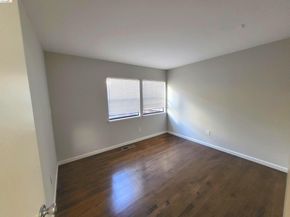 10 Sereno Cir, Oakland CA 94619