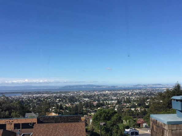 10 Sereno Cir, Oakland CA 94619