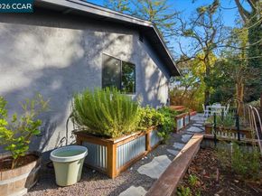 6 Sparrow Ct, Moraga CA 94556