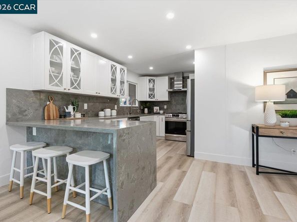 6 Sparrow Ct, Moraga CA 94556