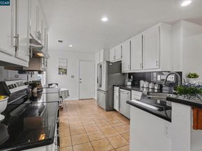 933 Country Run Dr, Martinez CA 94553