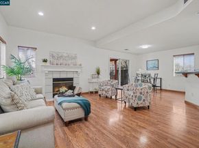 933 Country Run Dr, Martinez CA 94553