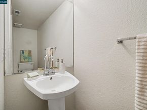 933 Country Run Dr, Martinez CA 94553