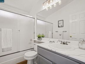 933 Country Run Dr, Martinez CA 94553