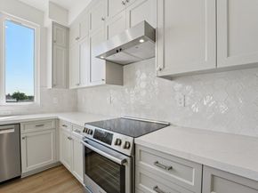 1933 Grand Street, Alameda CA 94501