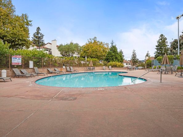 21071 Gary Dr 204, Hayward CA 94546