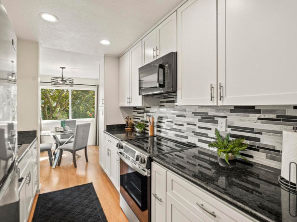 21071 Gary Dr 204, Hayward CA 94546
