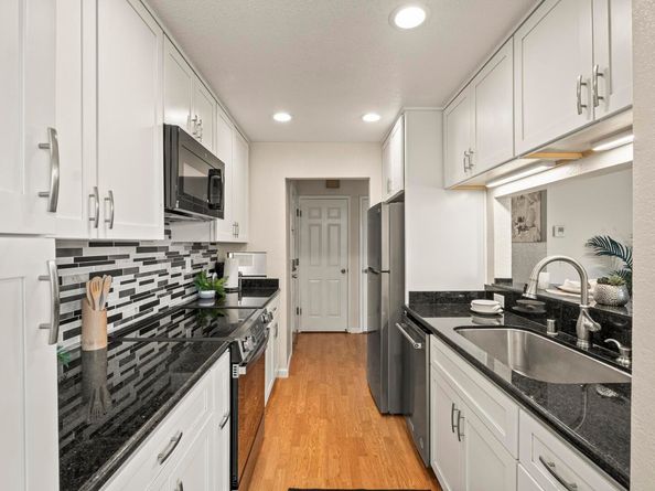 21071 Gary Dr 204, Hayward CA 94546