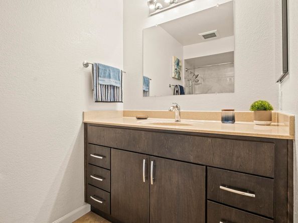 21071 Gary Dr 204, Hayward CA 94546