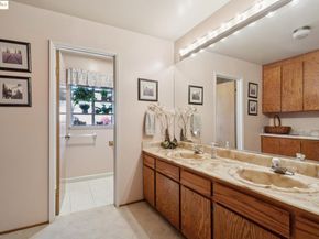 10317 Royal Oak Rd, Oakland CA 94605