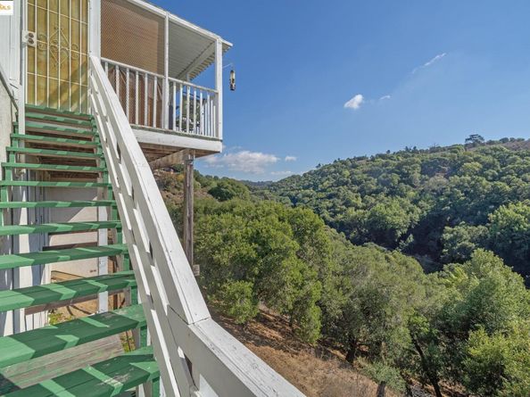 10317 Royal Oak Rd, Oakland CA 94605