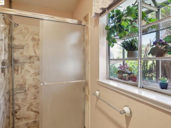 10317 Royal Oak Rd, Oakland CA 94605