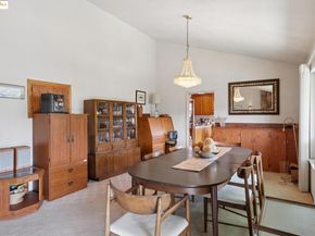 10317 Royal Oak Rd, Oakland CA 94605