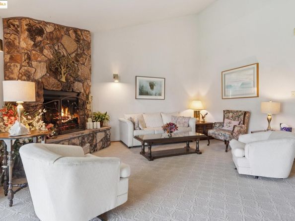 10317 Royal Oak Rd, Oakland CA 94605