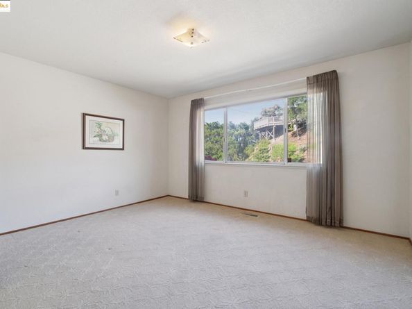 10317 Royal Oak Rd, Oakland CA 94605