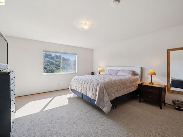 10317 Royal Oak Rd, Oakland CA 94605
