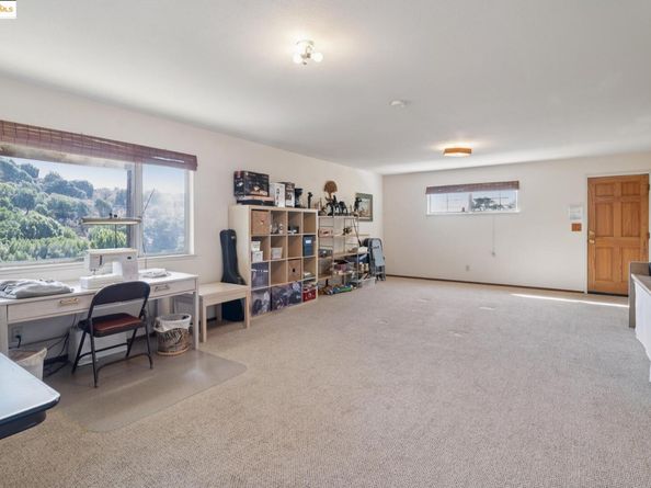 10317 Royal Oak Rd, Oakland CA 94605