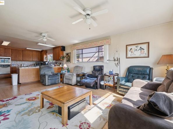 10317 Royal Oak Rd, Oakland CA 94605