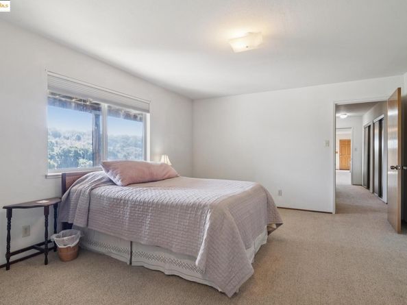10317 Royal Oak Rd, Oakland CA 94605