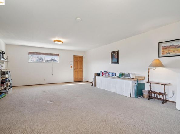 10317 Royal Oak Rd, Oakland CA 94605