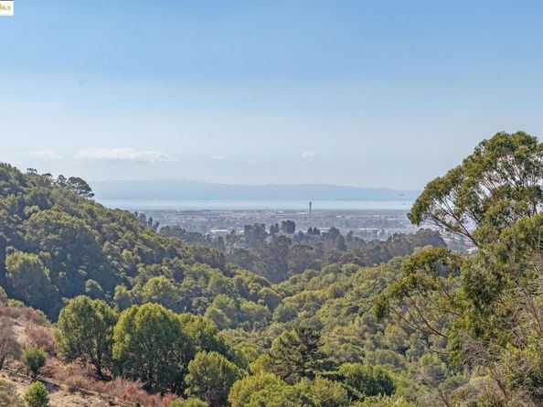 10317 Royal Oak Rd, Oakland CA 94605
