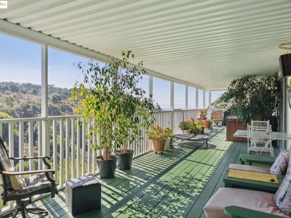 10317 Royal Oak Rd, Oakland CA 94605