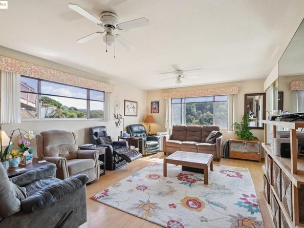 10317 Royal Oak Rd, Oakland CA 94605