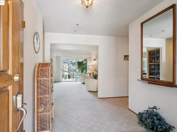 10317 Royal Oak Rd, Oakland CA 94605