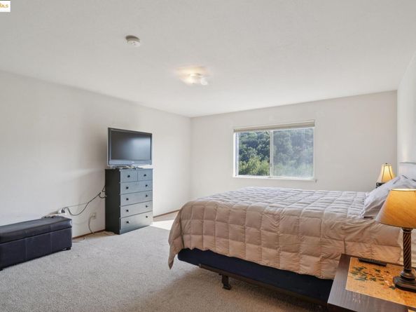 10317 Royal Oak Rd, Oakland CA 94605