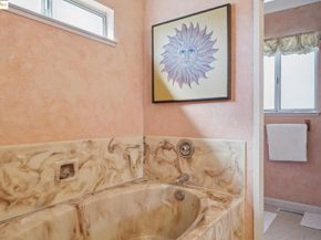 10317 Royal Oak Rd, Oakland CA 94605