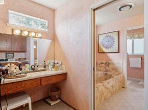 10317 Royal Oak Rd, Oakland CA 94605