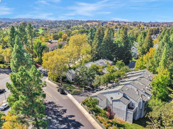 394 Camelback Rd, Pleasant Hill CA 94523