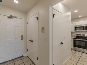 25676 University Ct 323, Hayward CA 94542