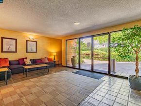 25676 University Ct 323, Hayward CA 94542