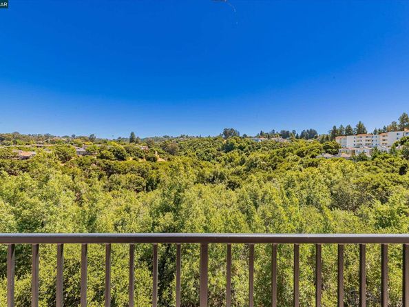 25676 University Ct 323, Hayward CA 94542