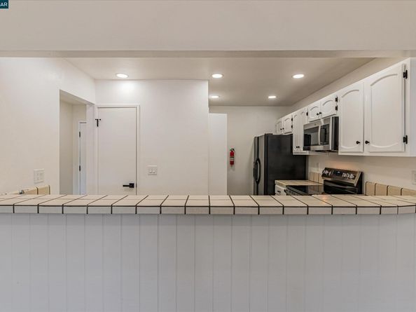 25676 University Ct 323, Hayward CA 94542