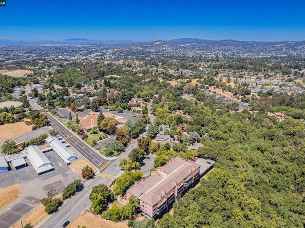 25676 University Ct 323, Hayward CA 94542