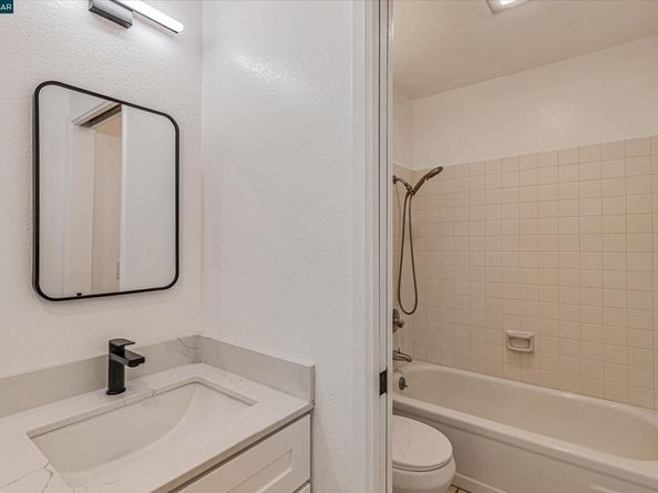 25676 University Ct 323, Hayward CA 94542